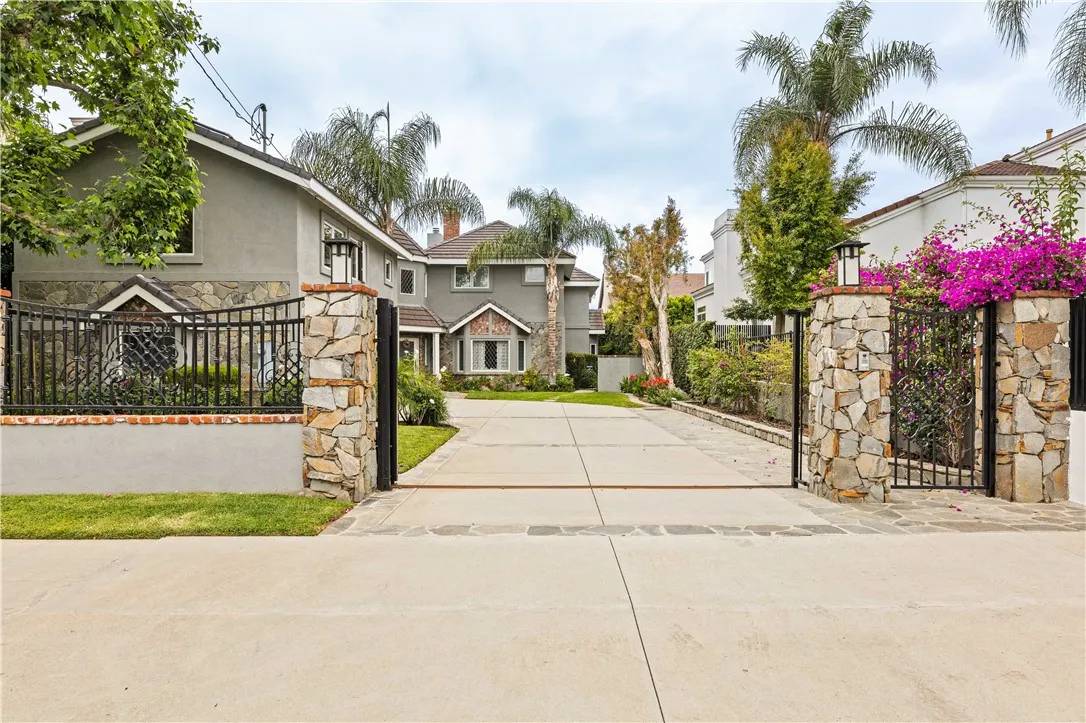 Encino, CA 91436,4960 Densmore Avenue