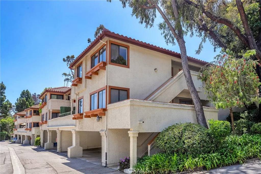 Pacific Palisades, CA 90272,517 Palisades Drive