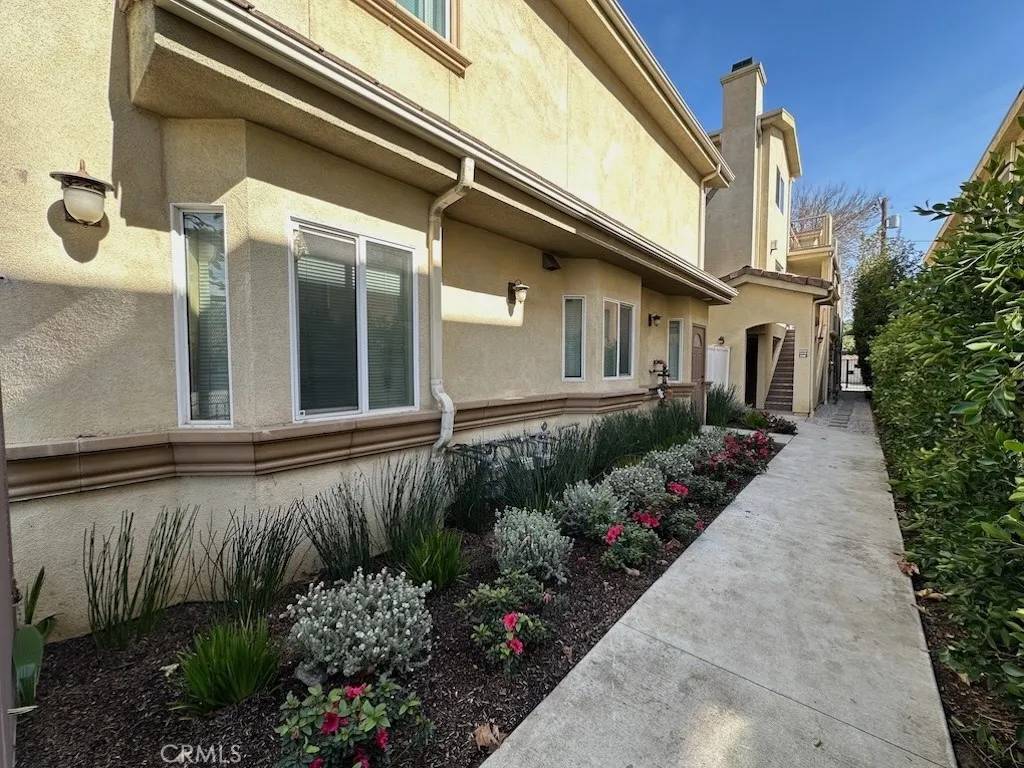 Lake Balboa, CA 91406,6446 Woodley Avenue #3