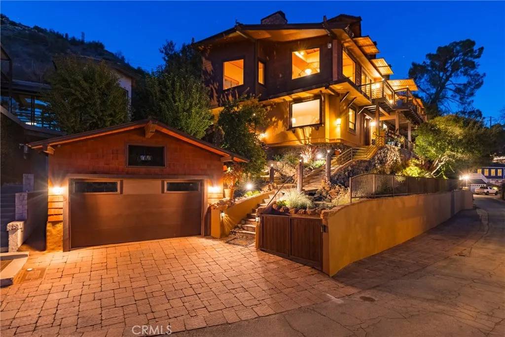 Agoura Hills, CA 91301,2106 Lakeshore Drive