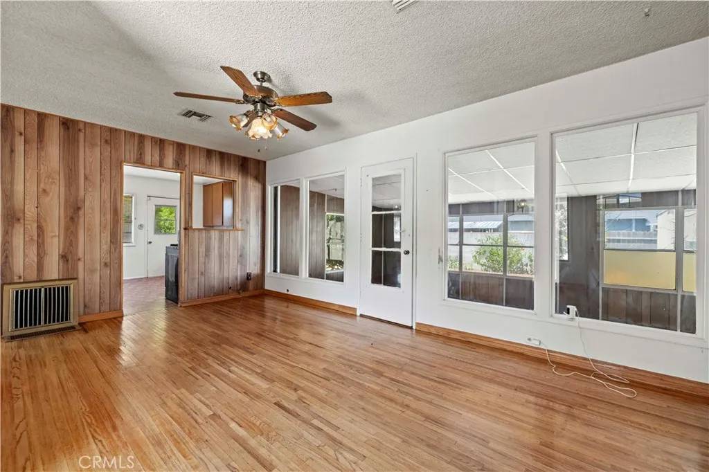 Reseda, CA 91335,7737 Nestle Avenue