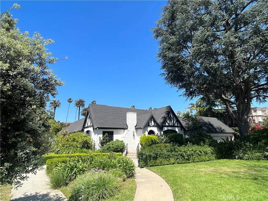 Beverly Hills, CA 90210,624 N Roxbury Drive