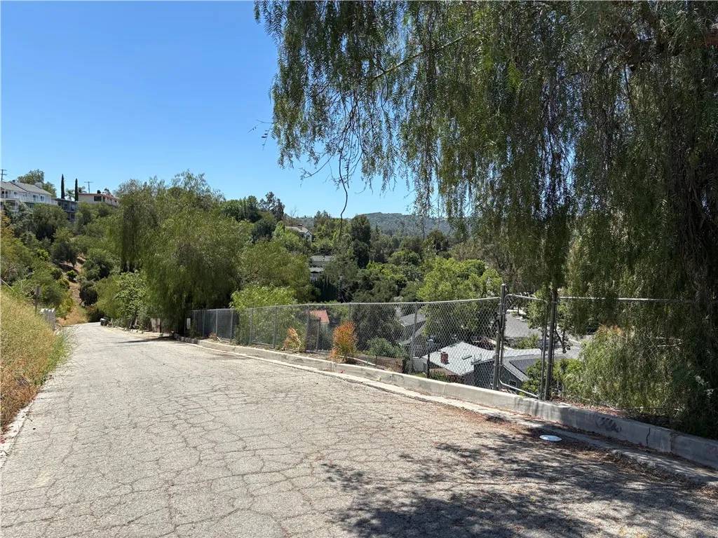 Woodland Hills, CA 91364,0 Lopez