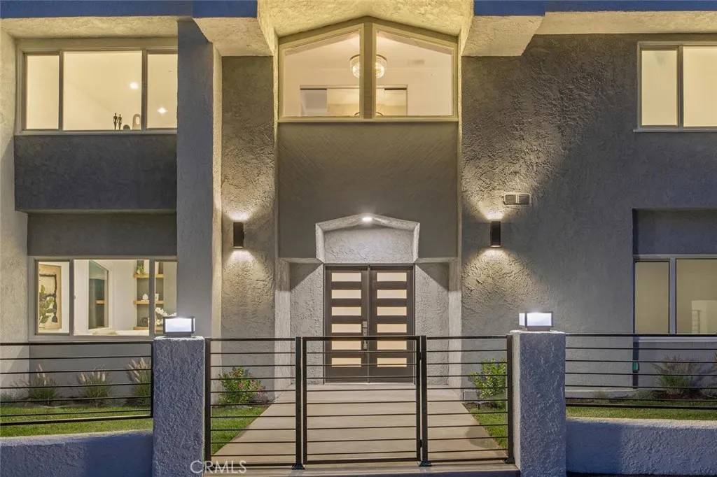 Newhall, CA 91321,23835 Bella Vista Drive