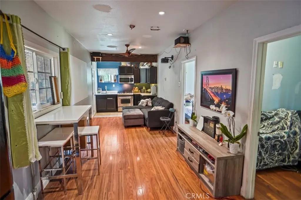 Van Nuys, CA 91406,15514 Lull Street