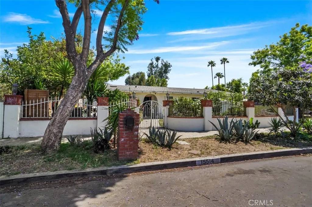 Van Nuys, CA 91406,15514 Lull Street
