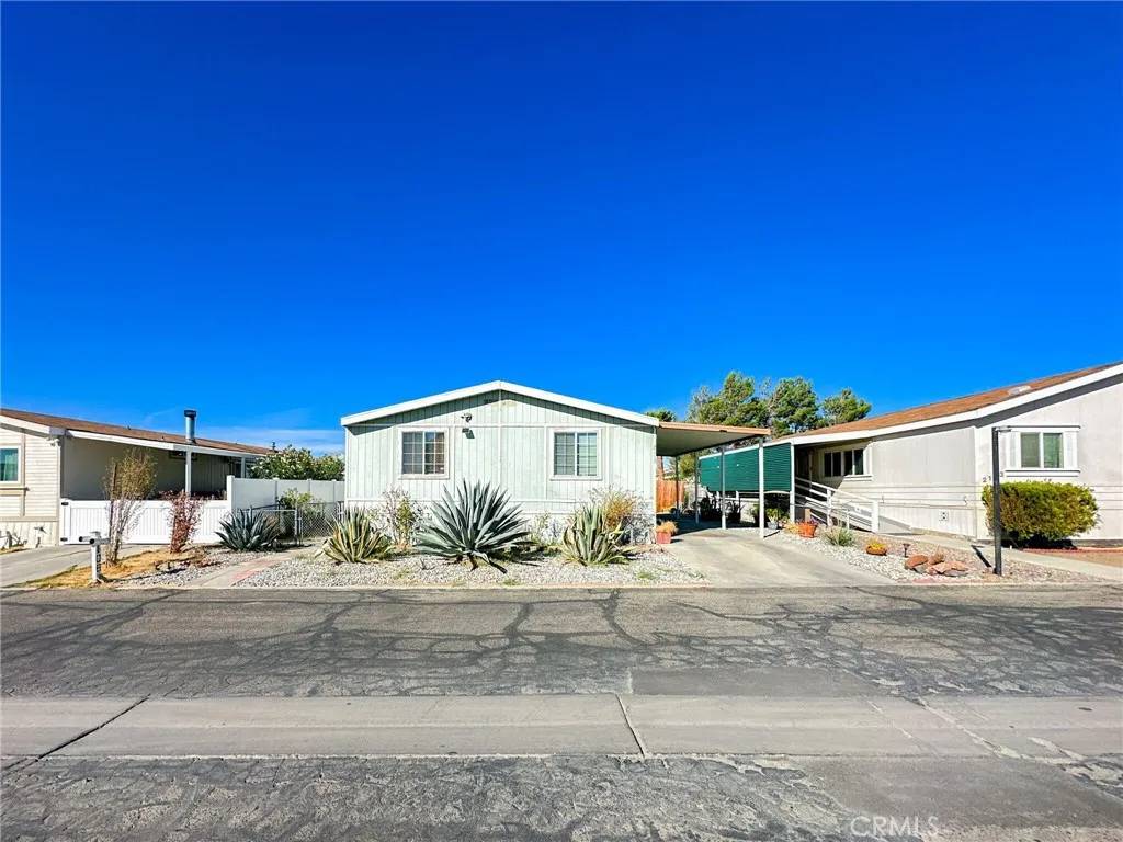 Rosamond, CA 93560,2117 Windflower Dr #108