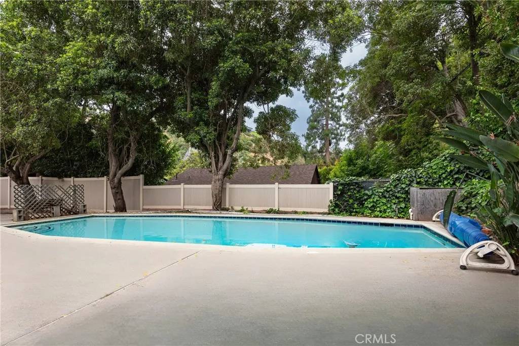 Los Angeles, CA 90077,1731 Roscomare Road