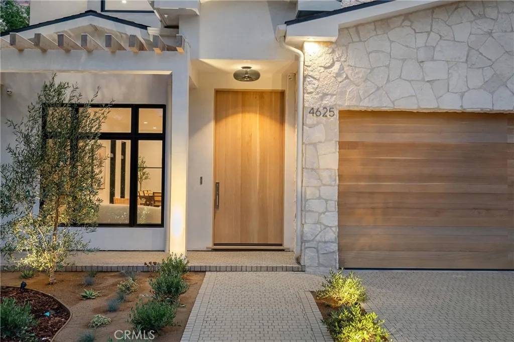 Sherman Oaks, CA 91403,4625 Vesper Avenue