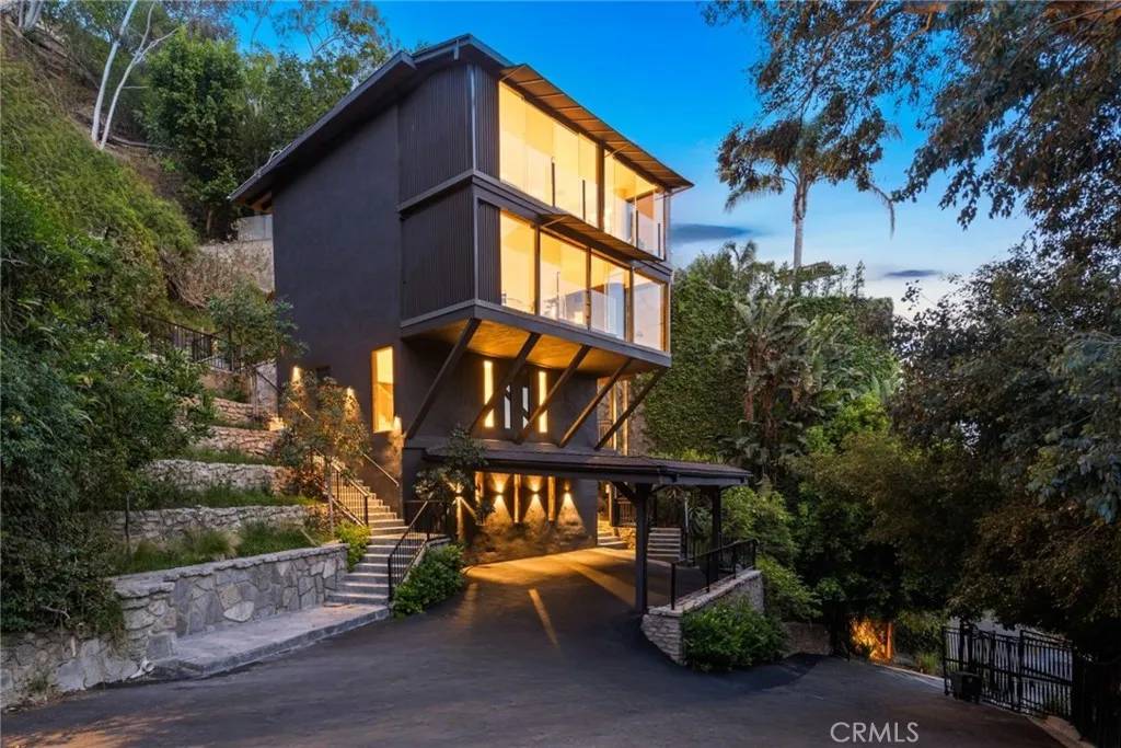 Los Angeles, CA 90069,1782 Viewmont Drive