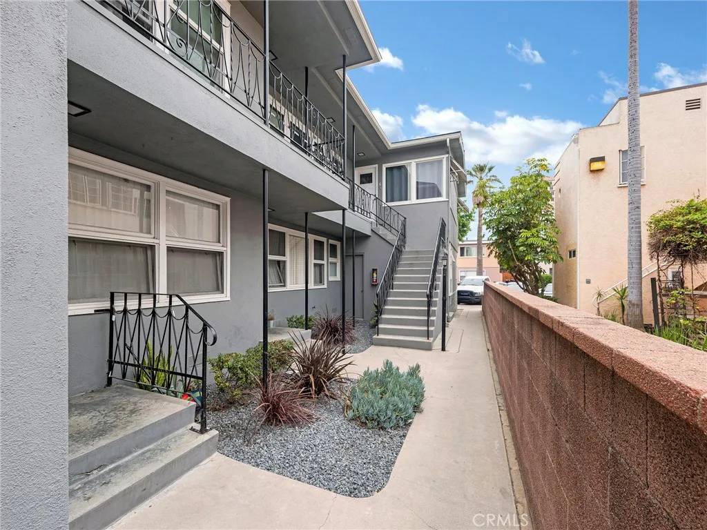 Long Beach, CA 90802,933 E 1st Street #7