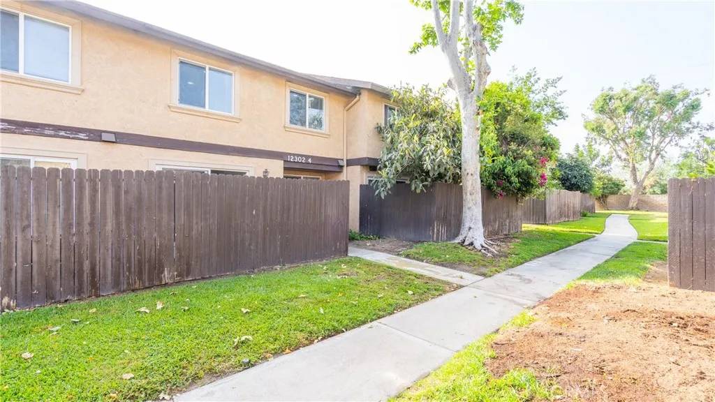 North Hollywood, CA 91605,12302 Runnymede Street #4
