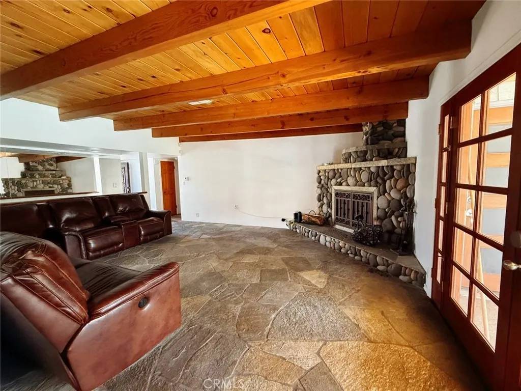 North Hollywood, CA 91605,7029 Bellaire Avenue