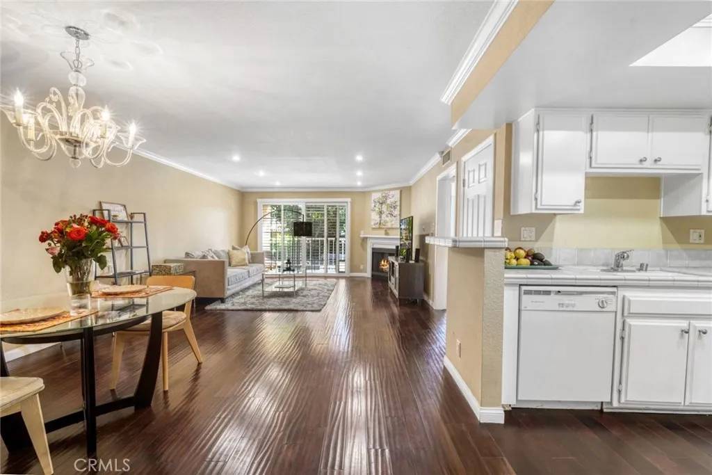 Los Angeles, CA 90025,1535 S Bentley Avenue #202