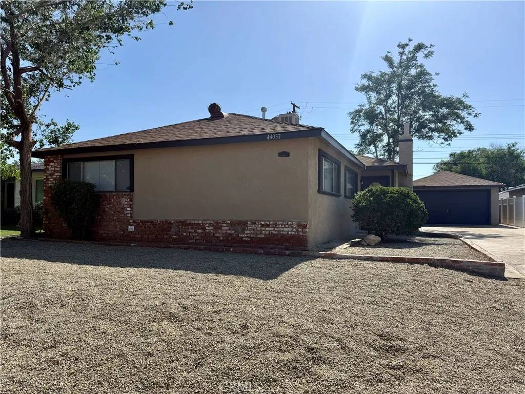 Lancaster, CA 93534,44037 Fern Avenue