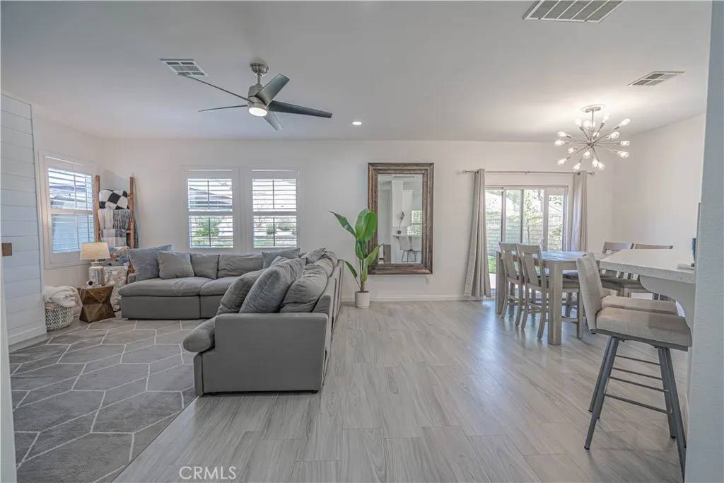 Castaic, CA 91384,28217 Alton Way