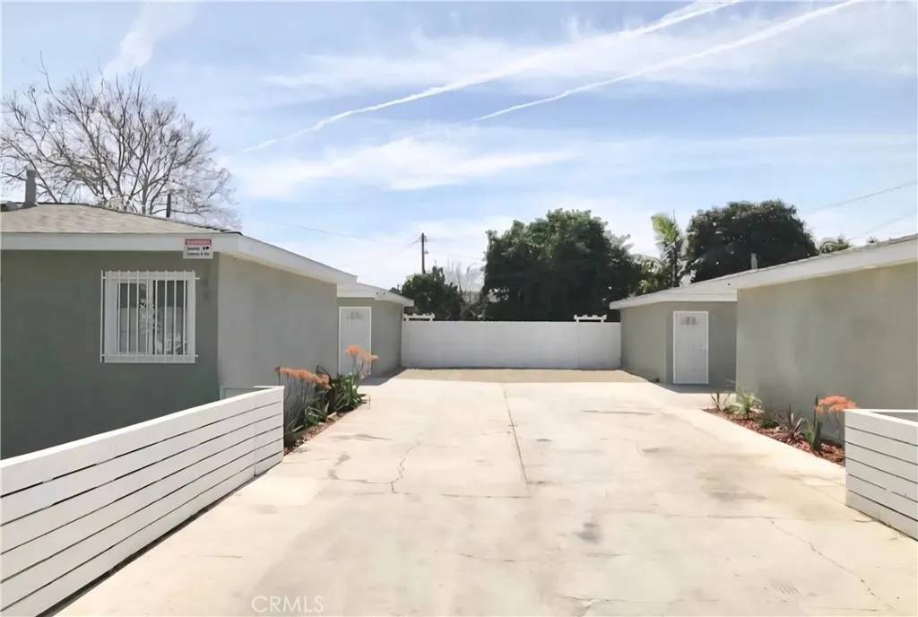 Compton, CA 90222,352 W Peach Street