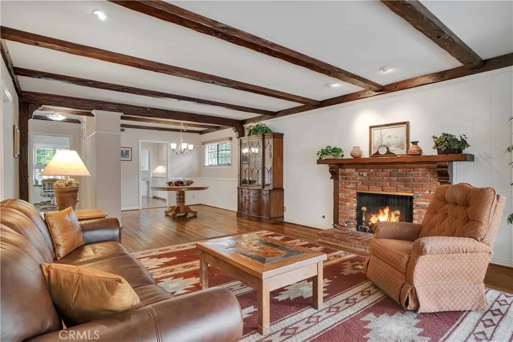 Woodland Hills, CA 91367,22716 Miranda Street