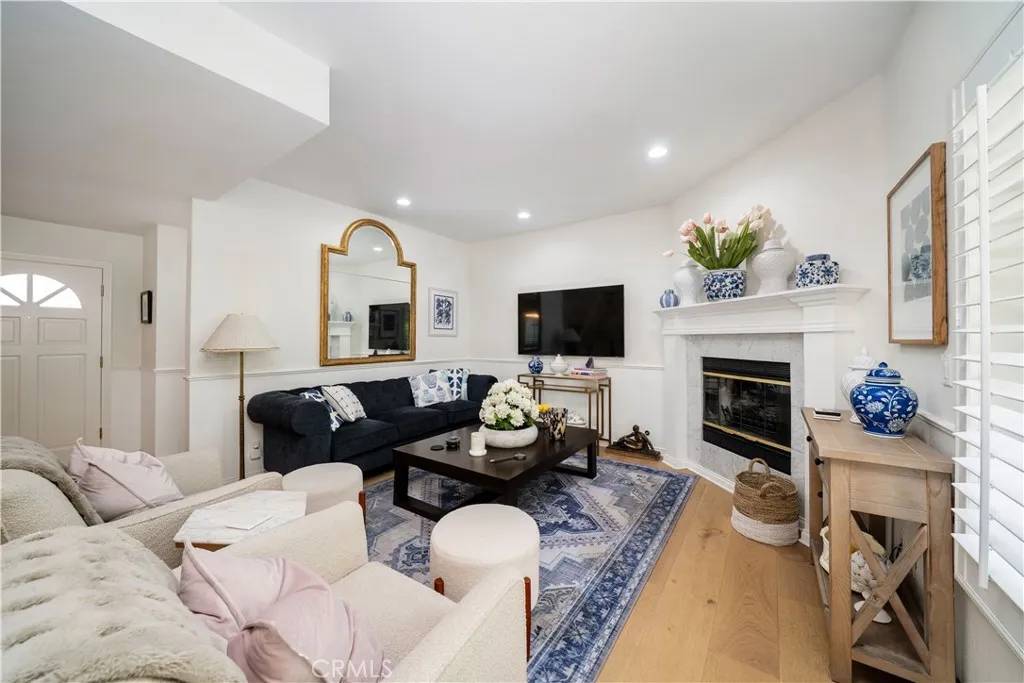 Encino, CA 91316,5200 White Oak Avenue #21