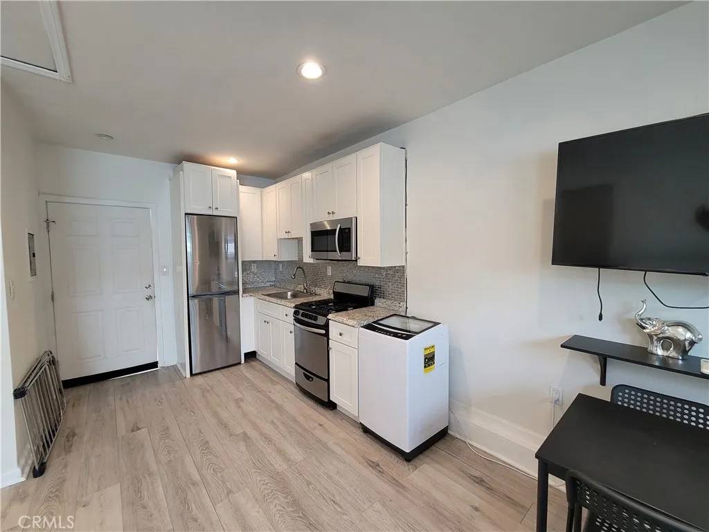 Lake Balboa, CA 91406,17559 LEMAY
