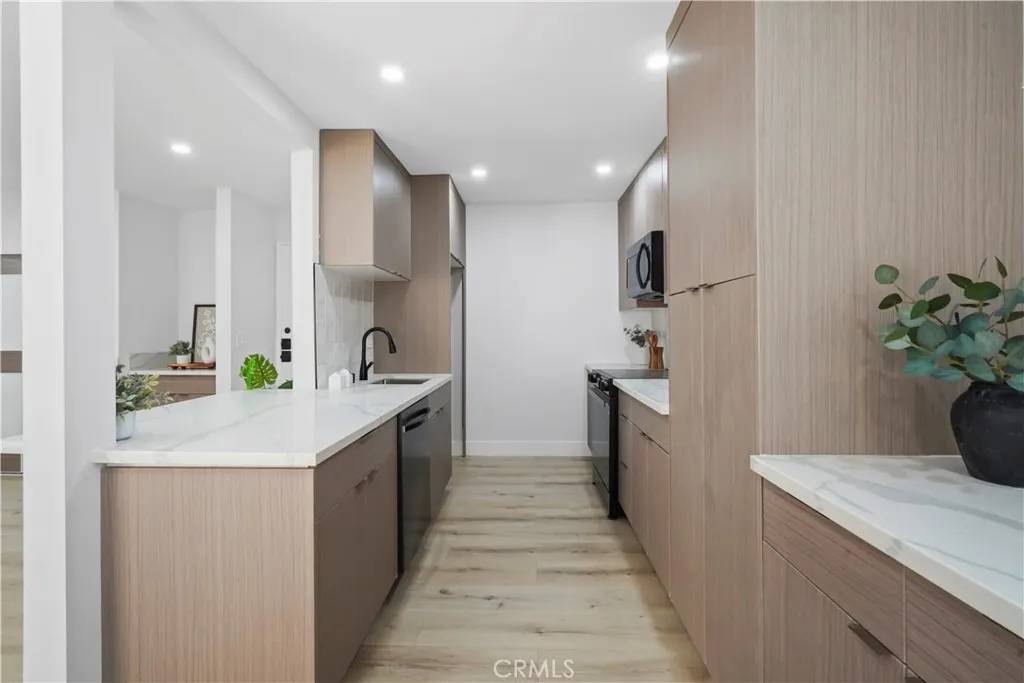 Los Angeles, CA 90046,1730 Camino Palmero Street #316