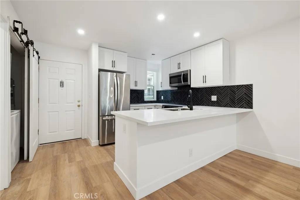 Encino, CA 91316,17000 Burbank Boulevard #106