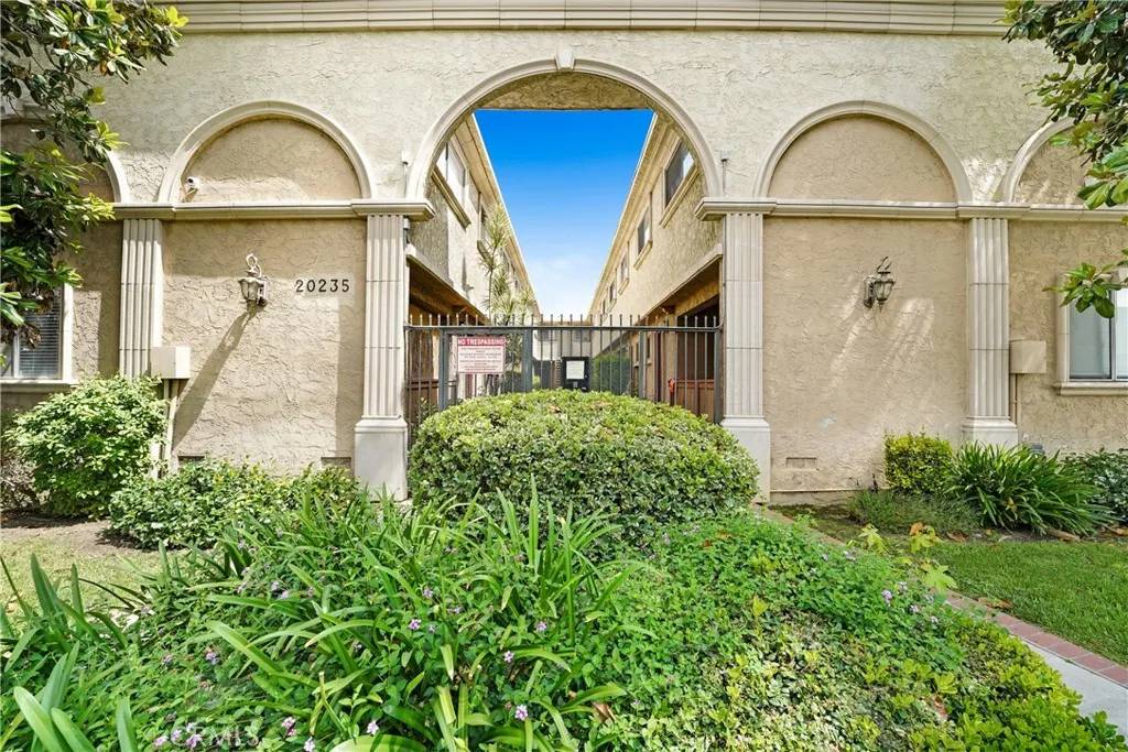 Winnetka, CA 91306,20235 Cohasset Street #6