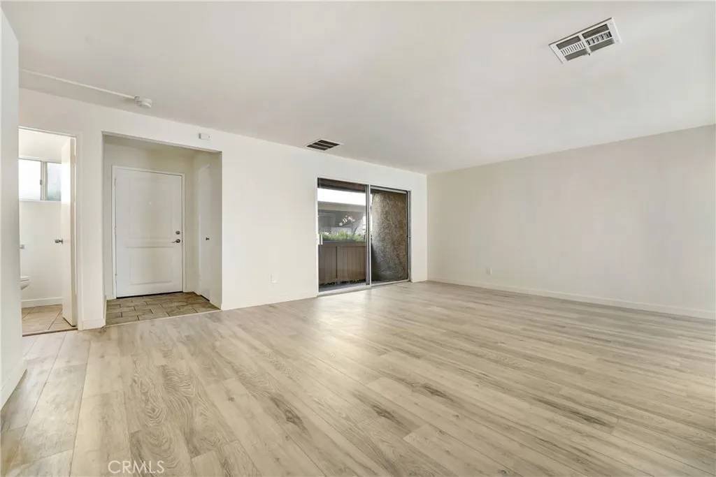 Winnetka, CA 91306,20235 Cohasset Street #6