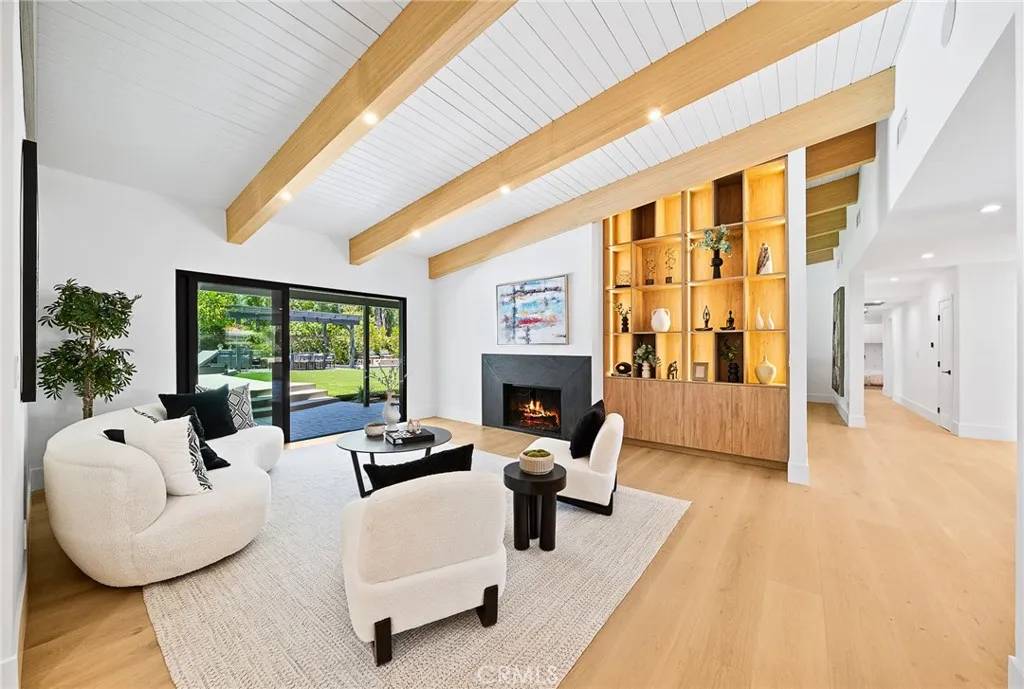Tarzana, CA 91356,18839 La Amistad Place