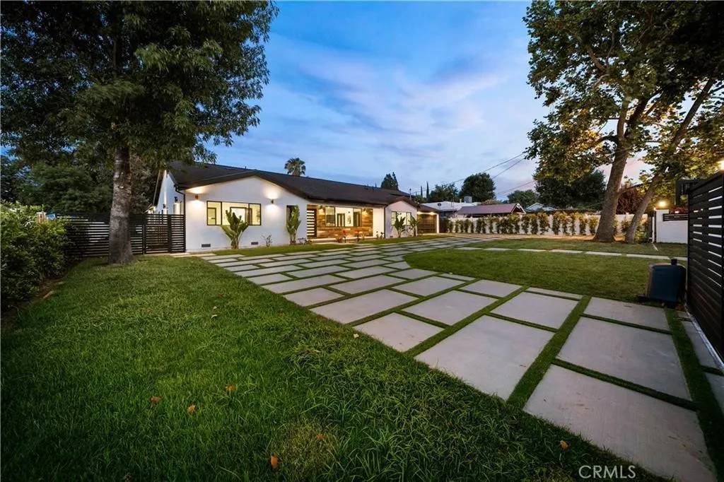 Woodland Hills, CA 91367,5702 Lubao Avenue