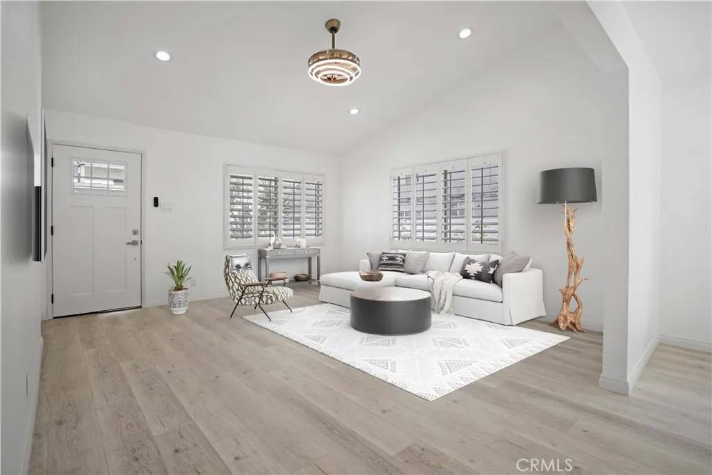 North Hollywood, CA 91601,10848 Huston Street