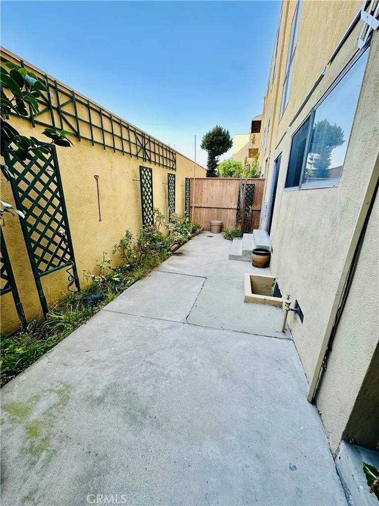 North Hollywood, CA 91606,6225 Coldwater Canyon Avenue #117