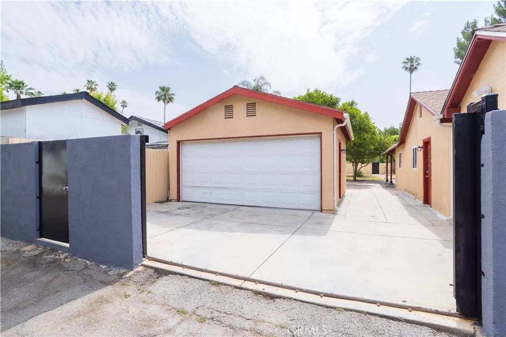 Canoga Park, CA 91303,7343 Owensmouth Avenue