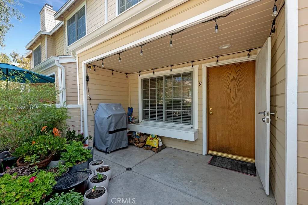 Van Nuys, CA 91406,7038 De Celis Place #9