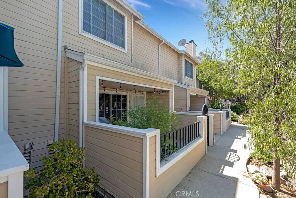 Van Nuys, CA 91406,7038 De Celis Place #9