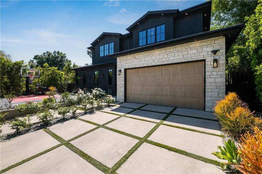 Sherman Oaks, CA 91401,5517 Allott Avenue
