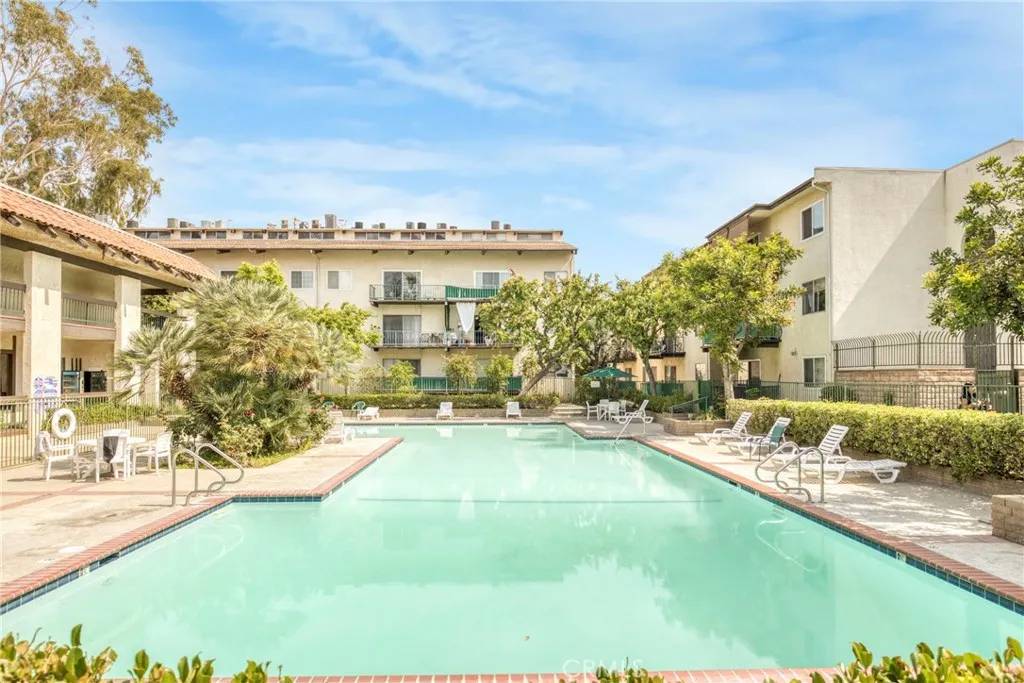 Encino, CA 91316,5460 White Oak Avenue #F105