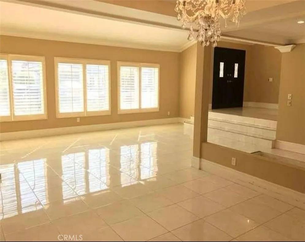 Tarzana, CA 91356,18113 Califa Street