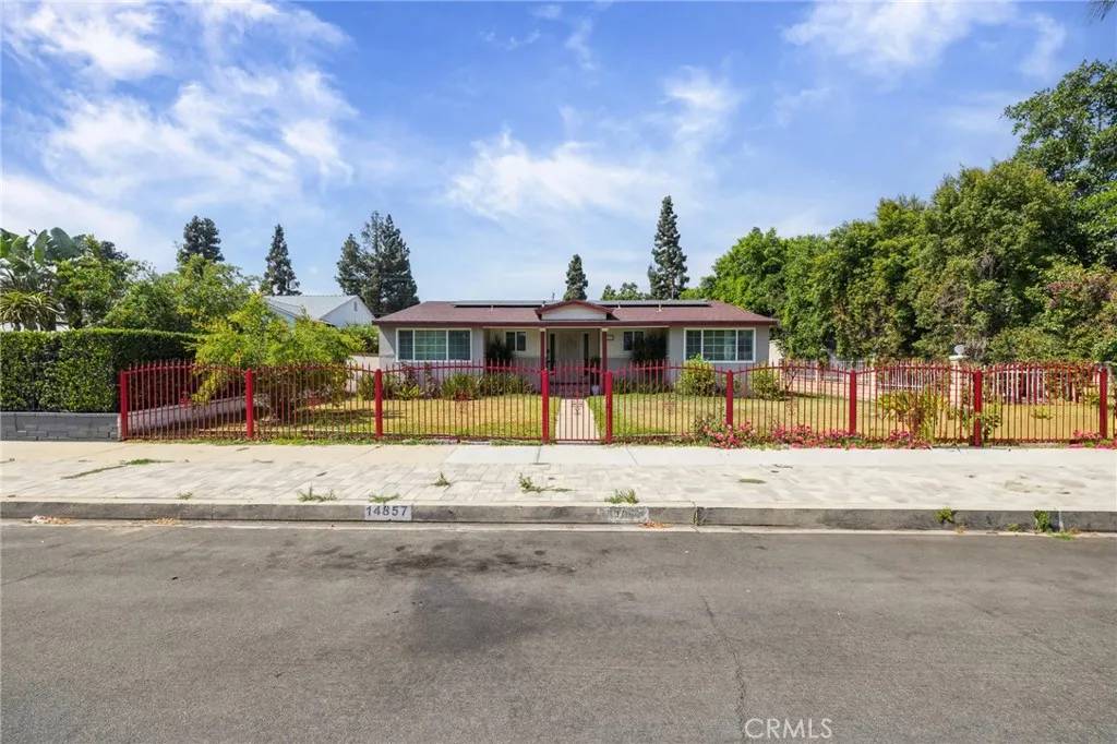 Mission Hills (san Fernando), CA 91345,14857 Tuba Street
