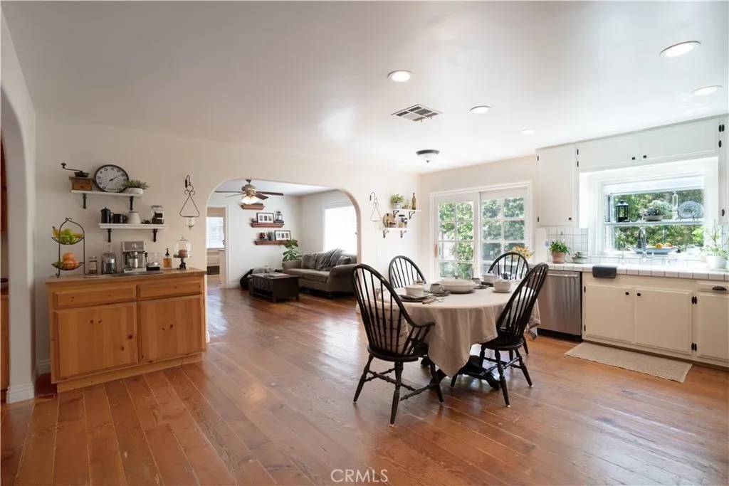 Newhall, CA 91321,23538 Arlen Drive