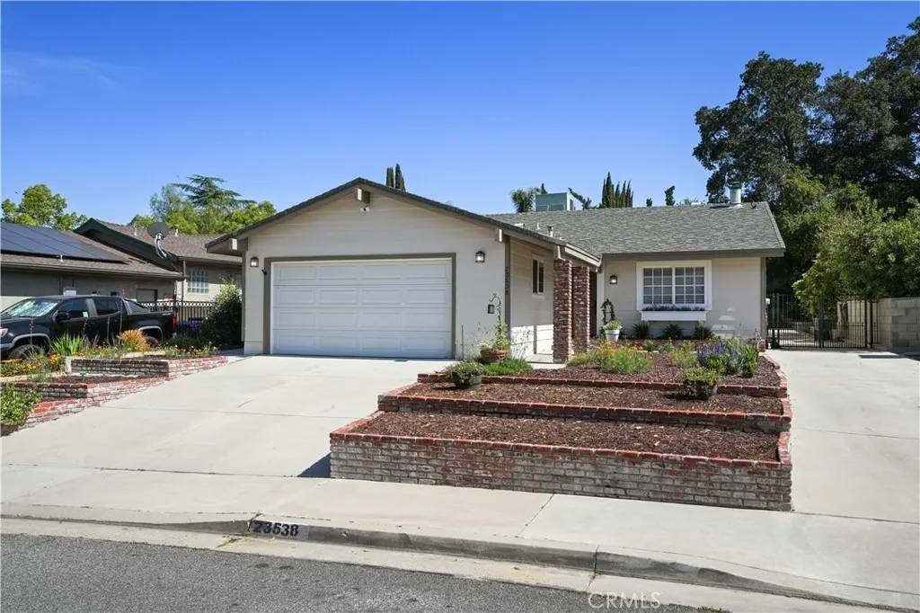 Newhall, CA 91321,23538 Arlen Drive