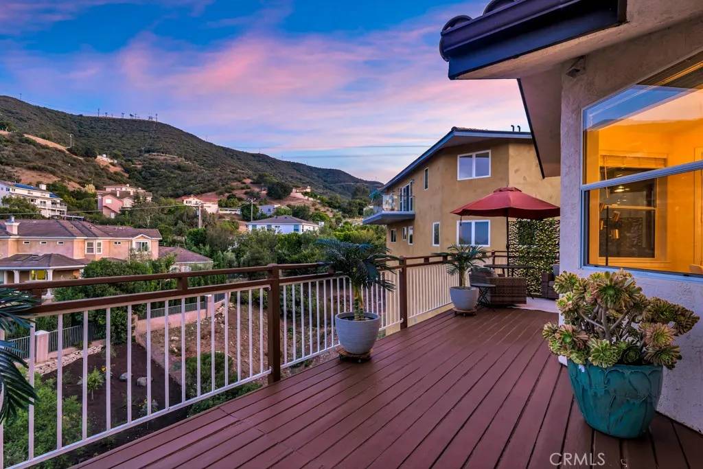 Newbury Park, CA 91320,1124 Kathleen Drive