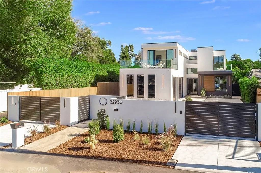 Woodland Hills, CA 91367,22930 Dolorosa Street