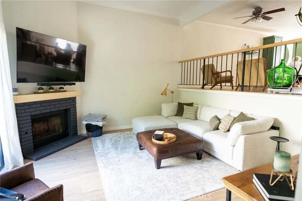 Chatsworth, CA 91311,21149 Lassen Street #6