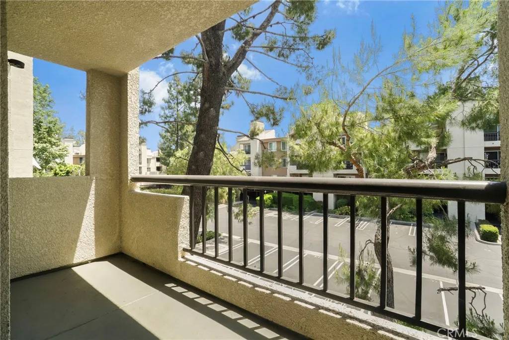 Woodland Hills, CA 91367,5500 Owensmouth Avenue #218