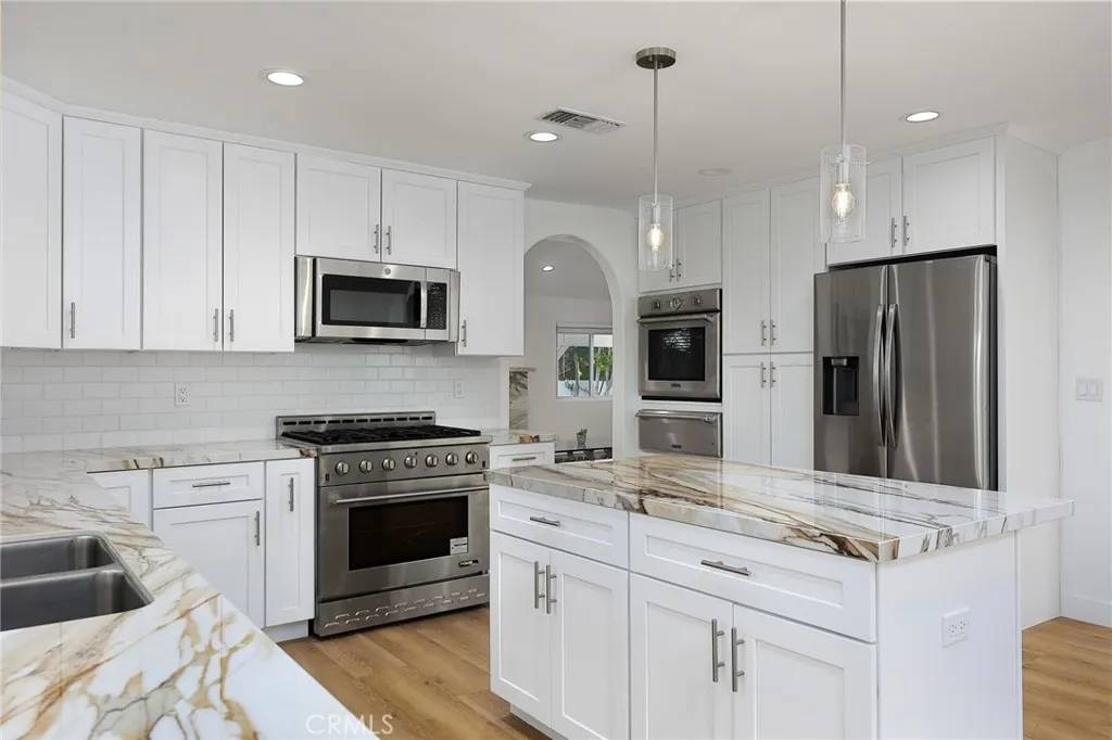 Woodland Hills, CA 91367,5794 Fairhaven Avenue