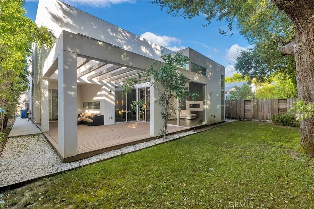 Encino, CA 91436,16518 Moorpark Street