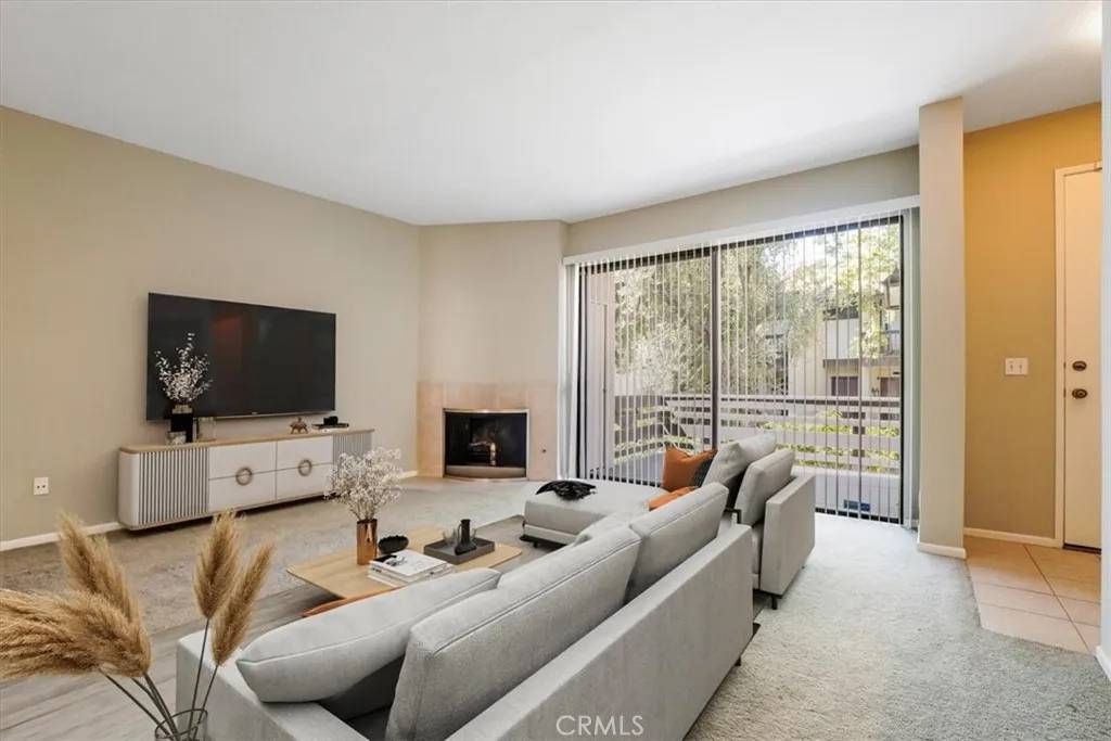 Woodland Hills, CA 91367,5711 Owensmouth Avenue #111