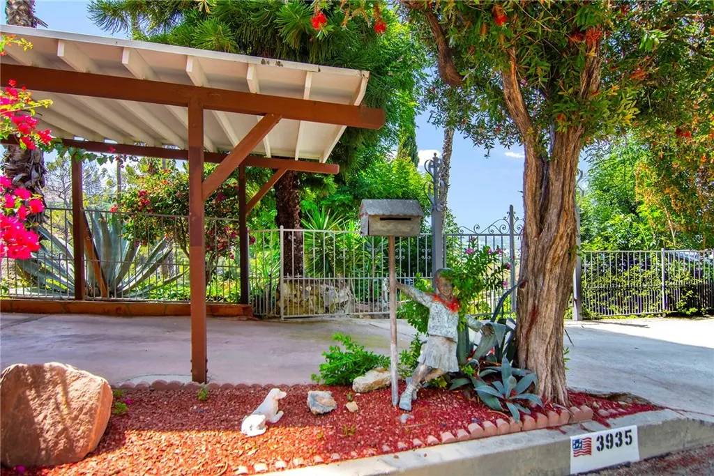 Sherman Oaks, CA 91423,3935 Oakfield Drive