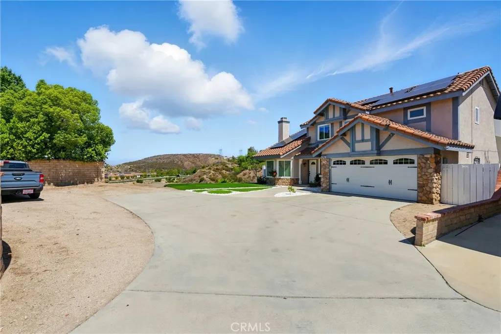 Canyon Country, CA 91351,20439 Kesley Street